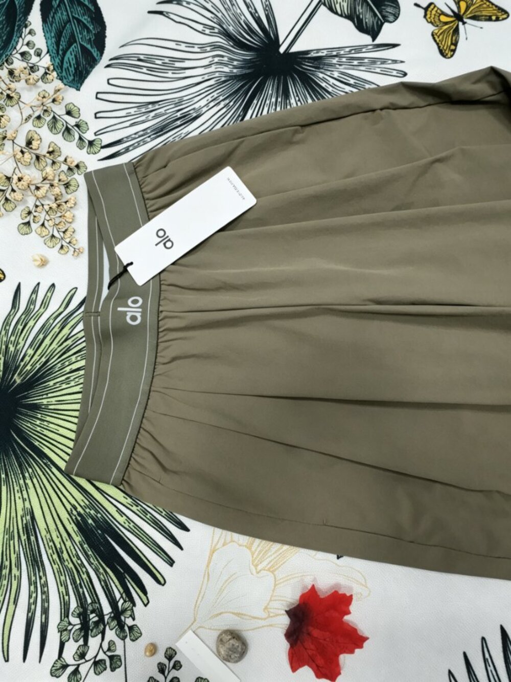 😘NWT ALO Yoga Olive Suit Up Trouser Regular 30" Inseam Wide Relaxed Fit🧚 - Picture 5 of 10